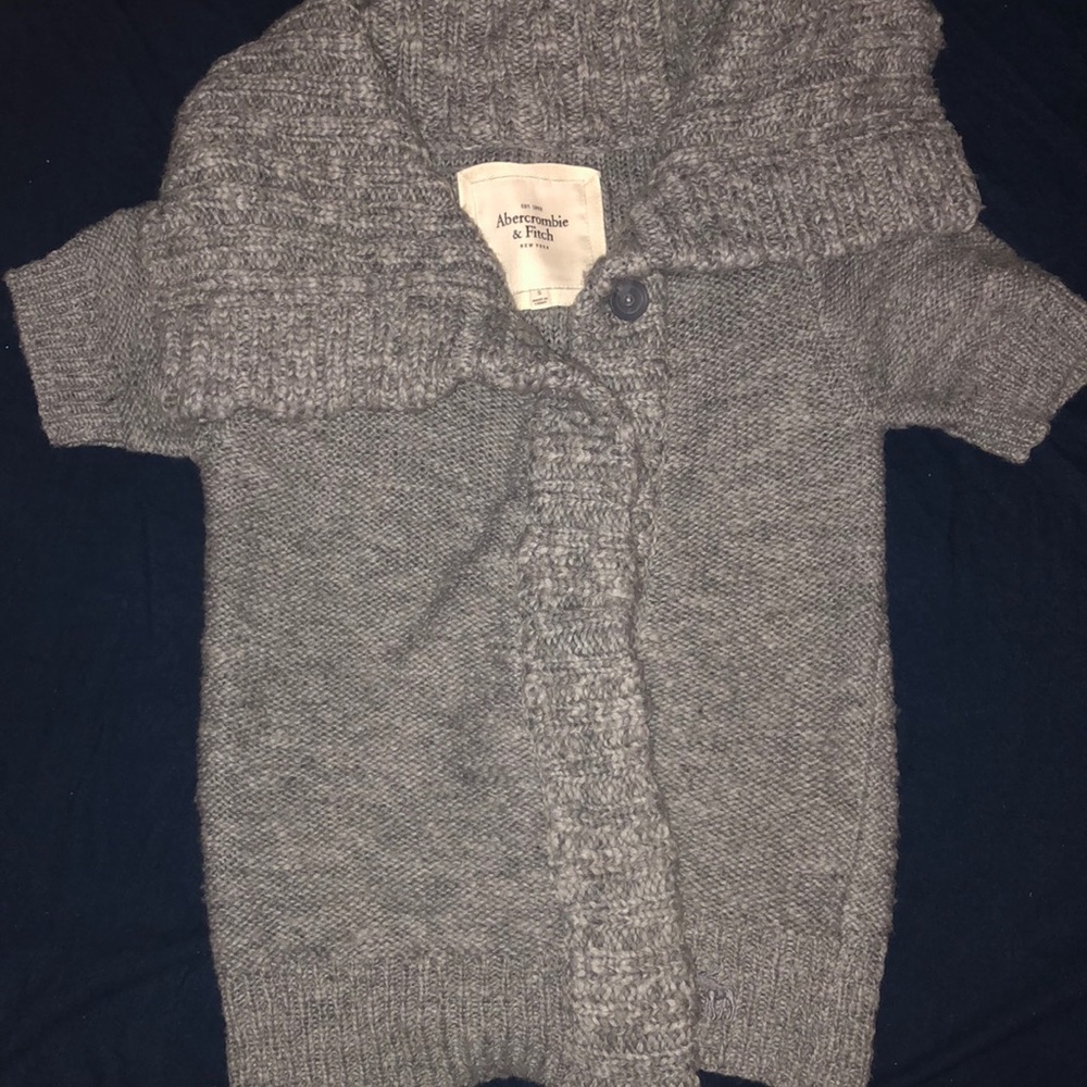 Grey Abercrombie & Fitch sweater wrap with button